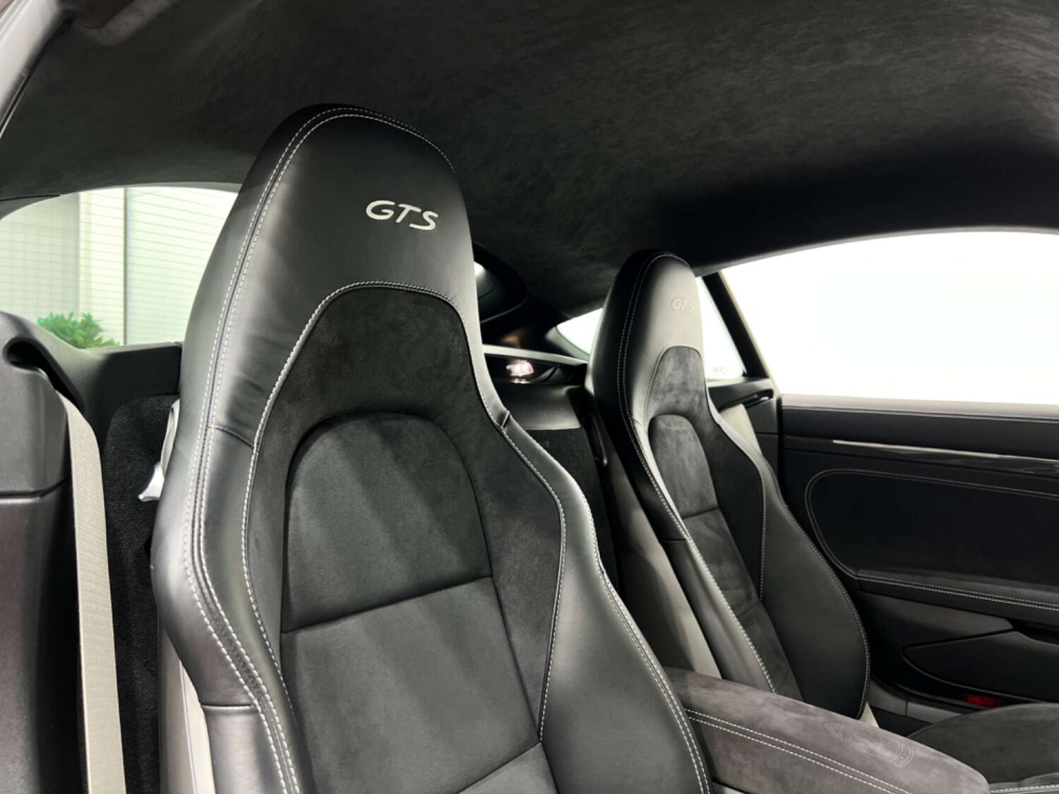 Used Porsche Cayman 2020 for sale - 76686713: Photo 18