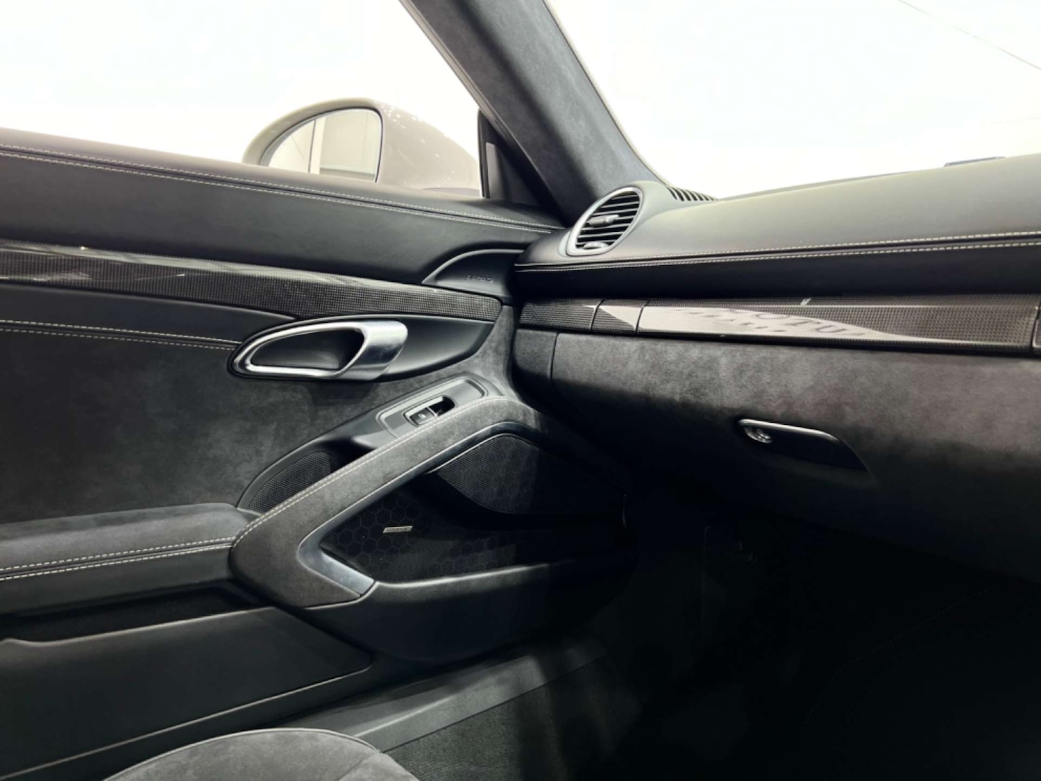 Used Porsche Cayman 2020 for sale - 76686713: Photo 40