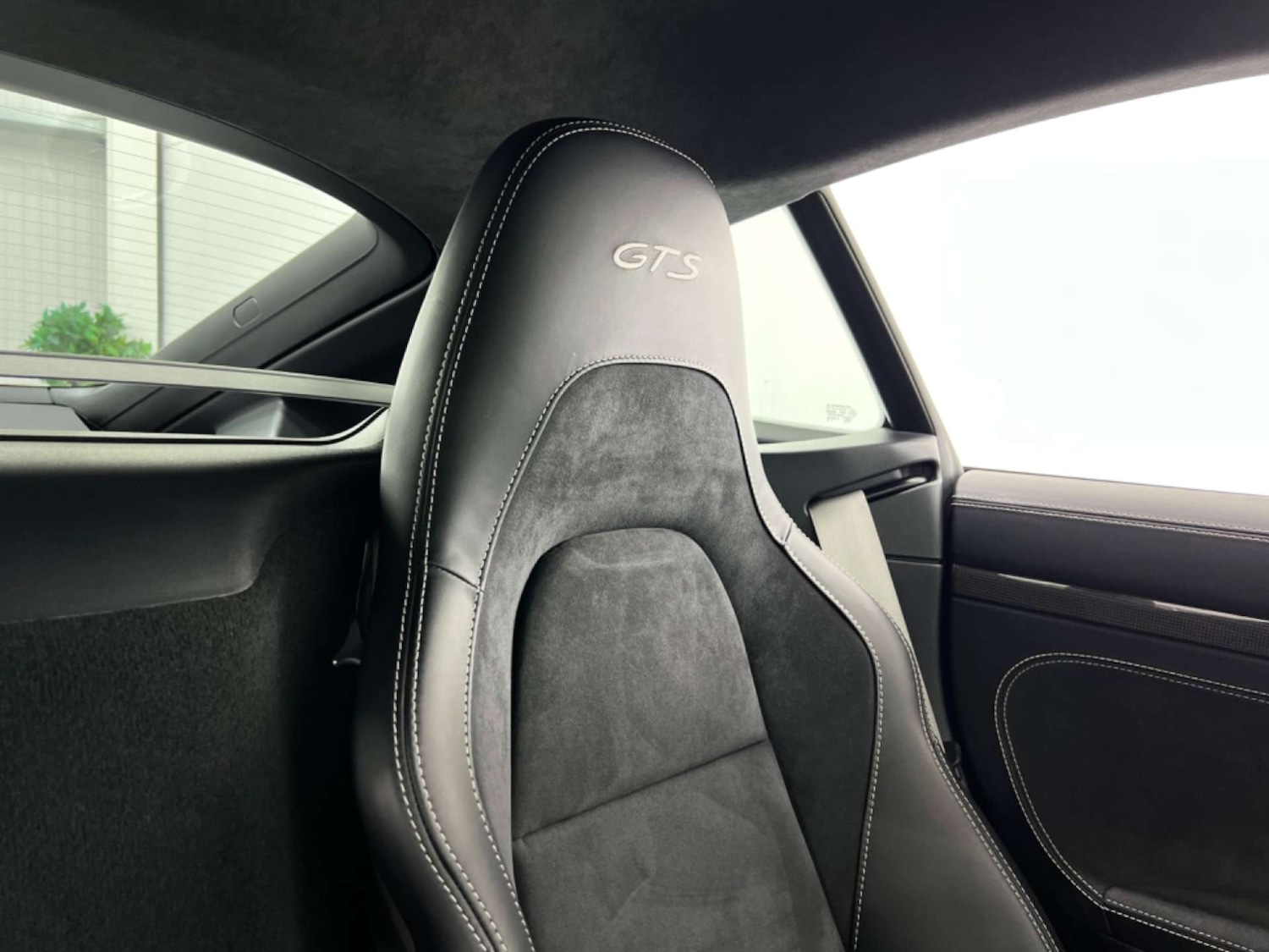 Used Porsche Cayman 2020 for sale - 76686713: Photo 48