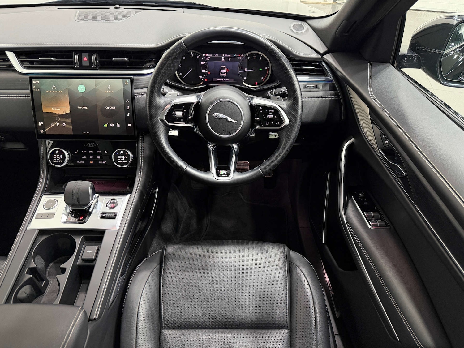 Used Jaguar F-Pace 2023 for sale - 77833896: Photo 23