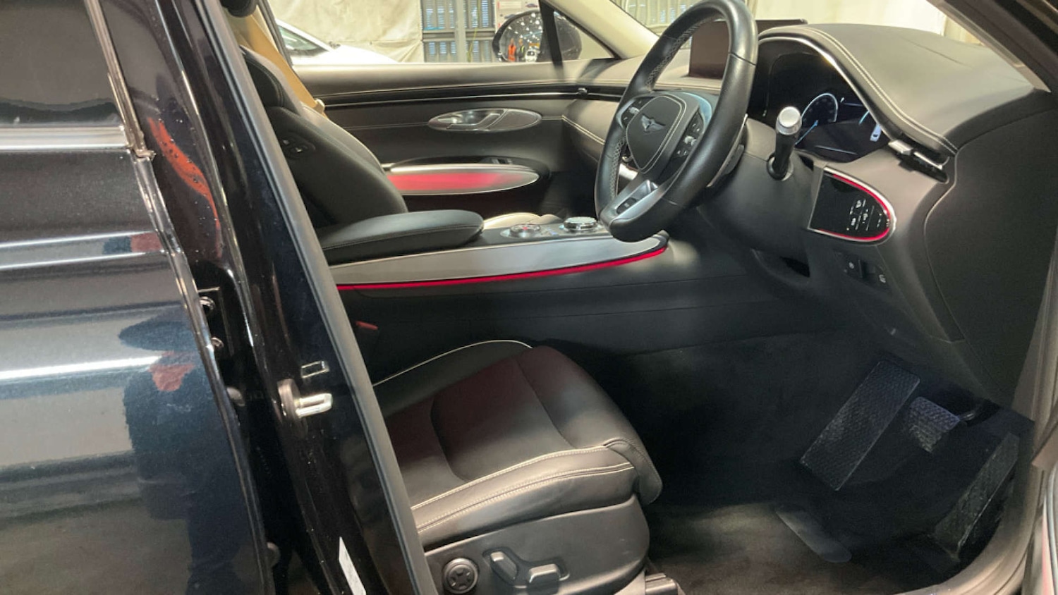 Used Genesis GV70 2023 for sale - 77035650: Photo 2