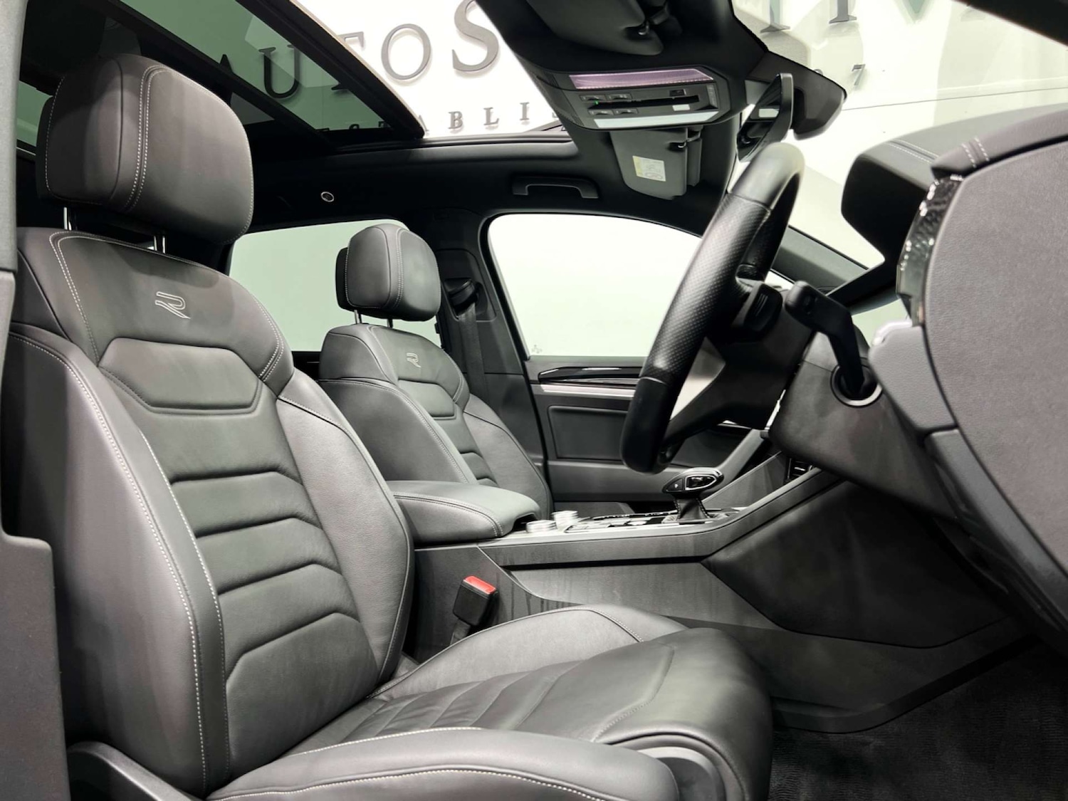 Used Volkswagen Touareg 2021 for sale - 76181568: Photo 2
