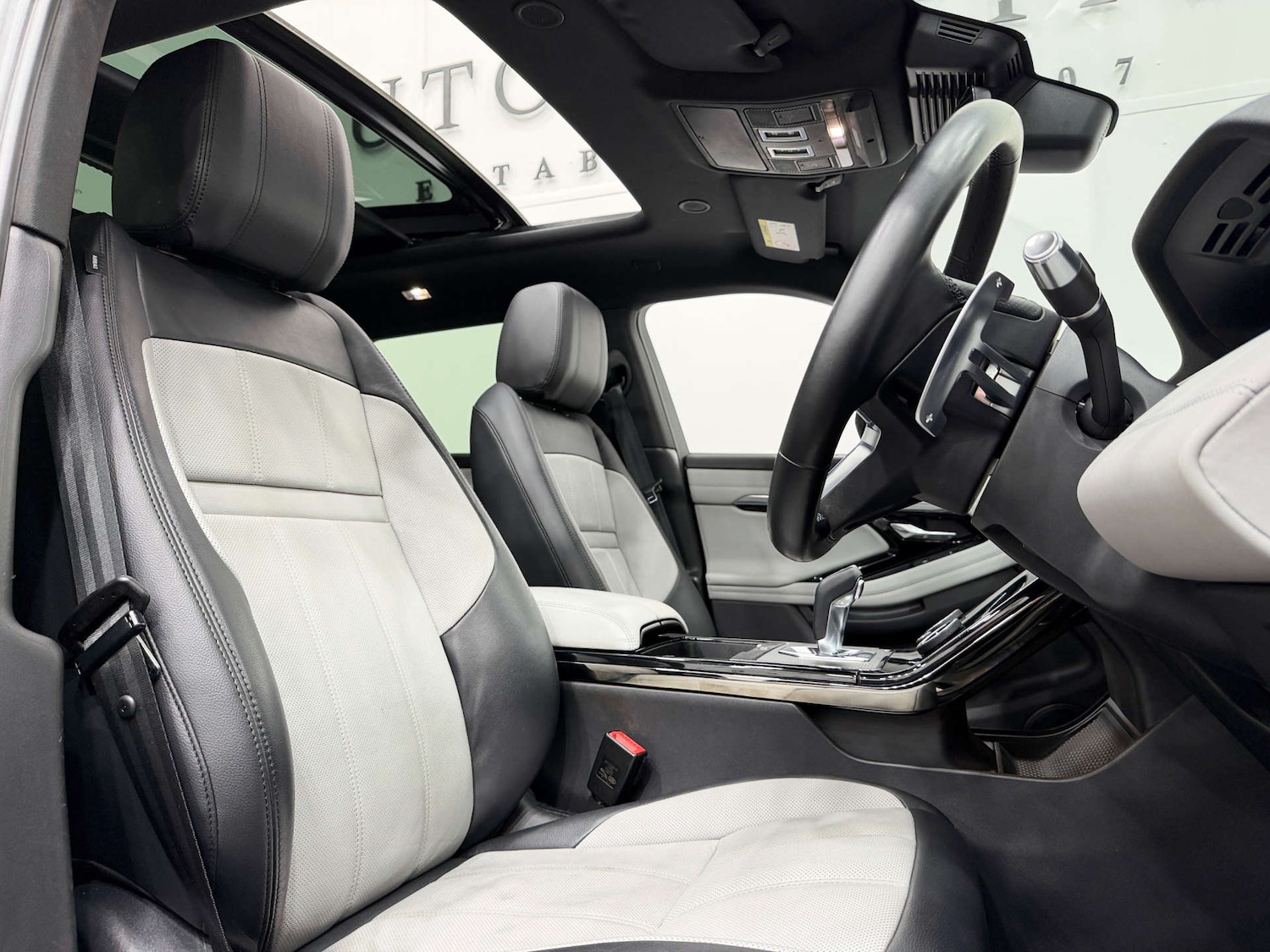 Used Land Rover Range Rover Evoque 2021 for sale - 76577486: Photo 2