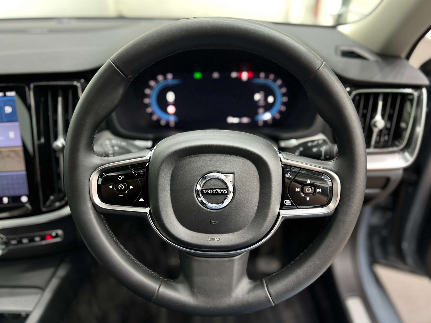 Used Volvo V60 2023 for sale - 76037418: Photo 19