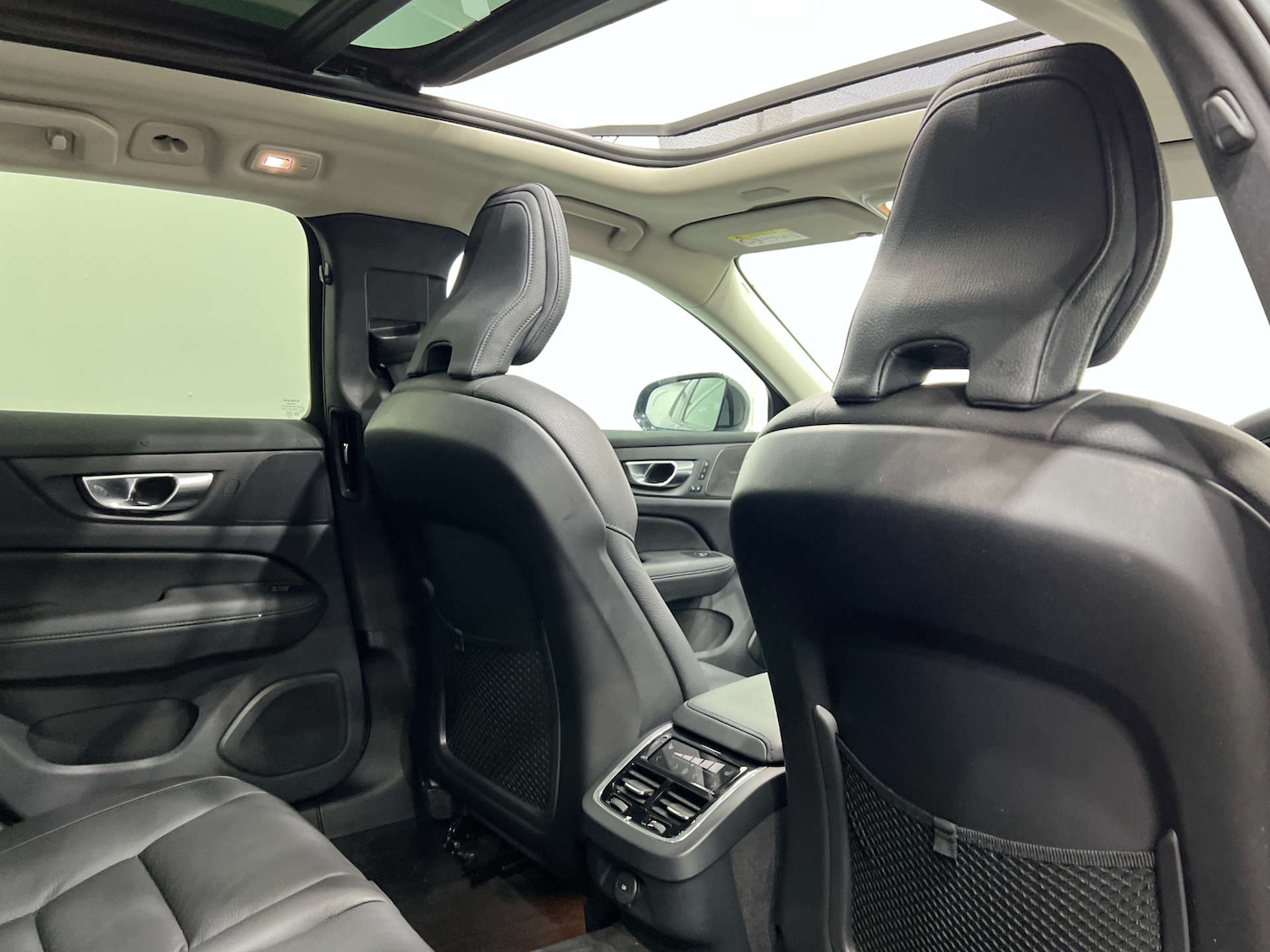Used Volvo V60 2023 for sale - 76037418: Photo 21