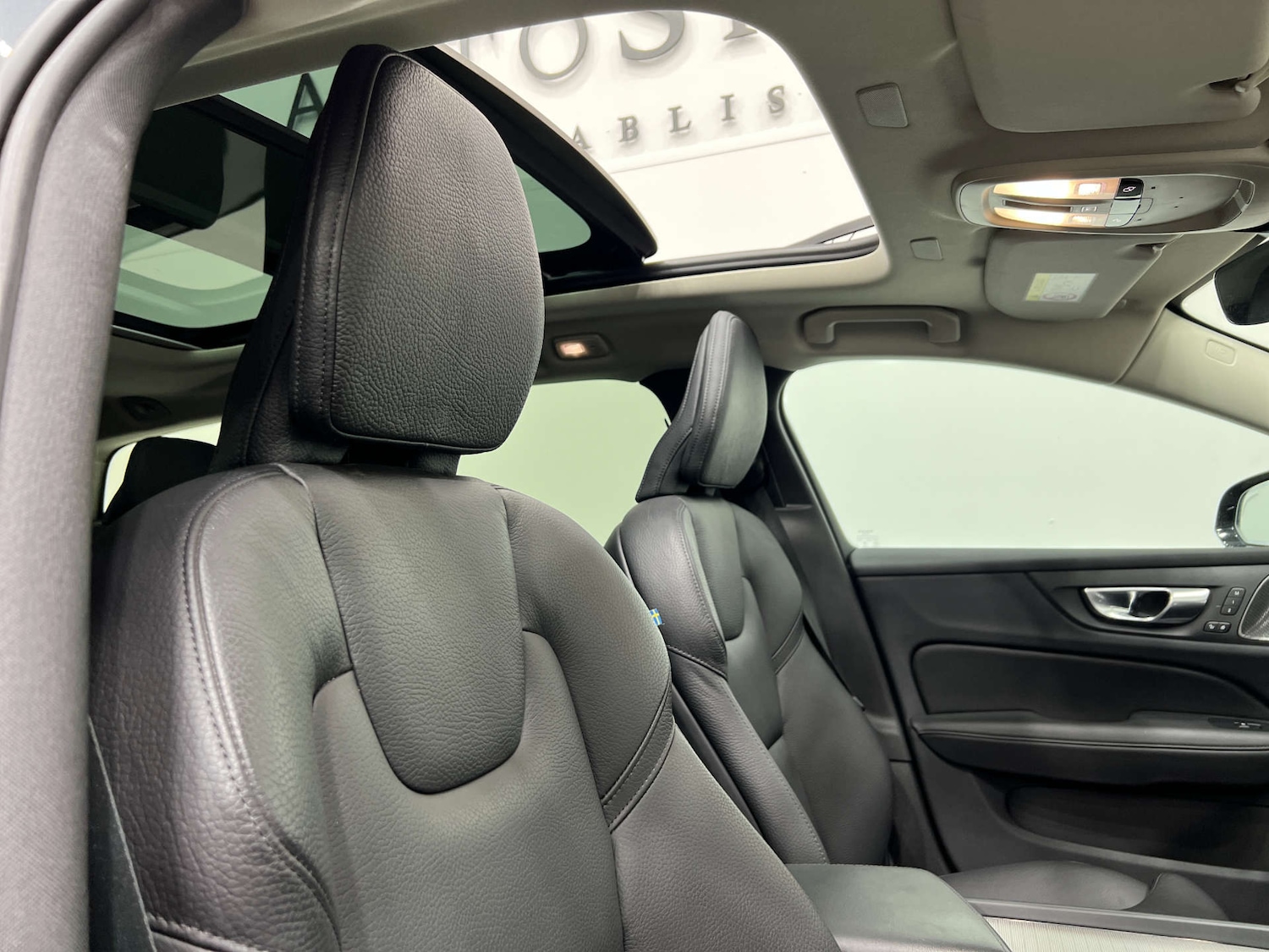 Used Volvo V60 2023 for sale - 76037418: Photo 36