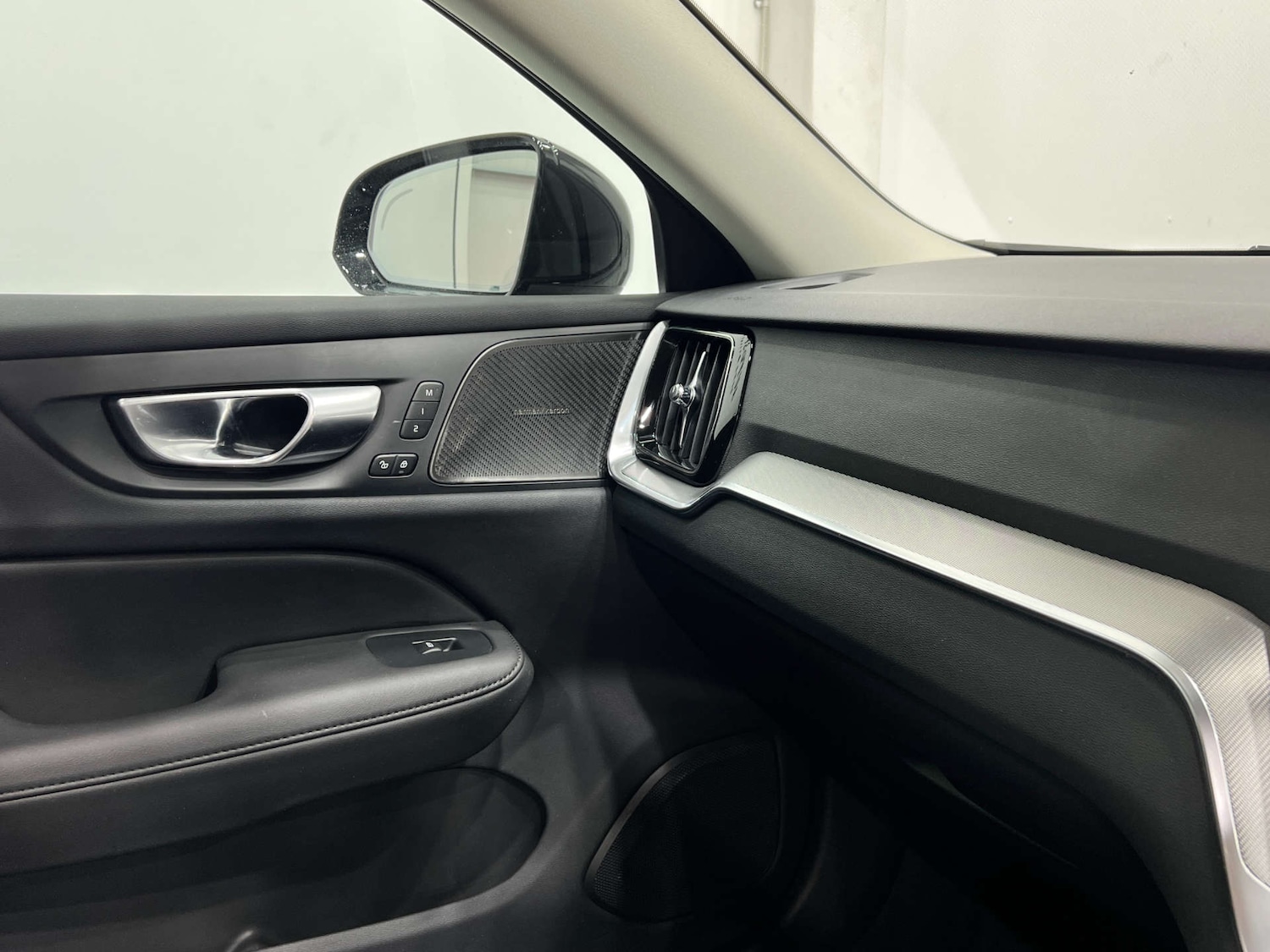 Used Volvo V60 2023 for sale - 76037418: Photo 37