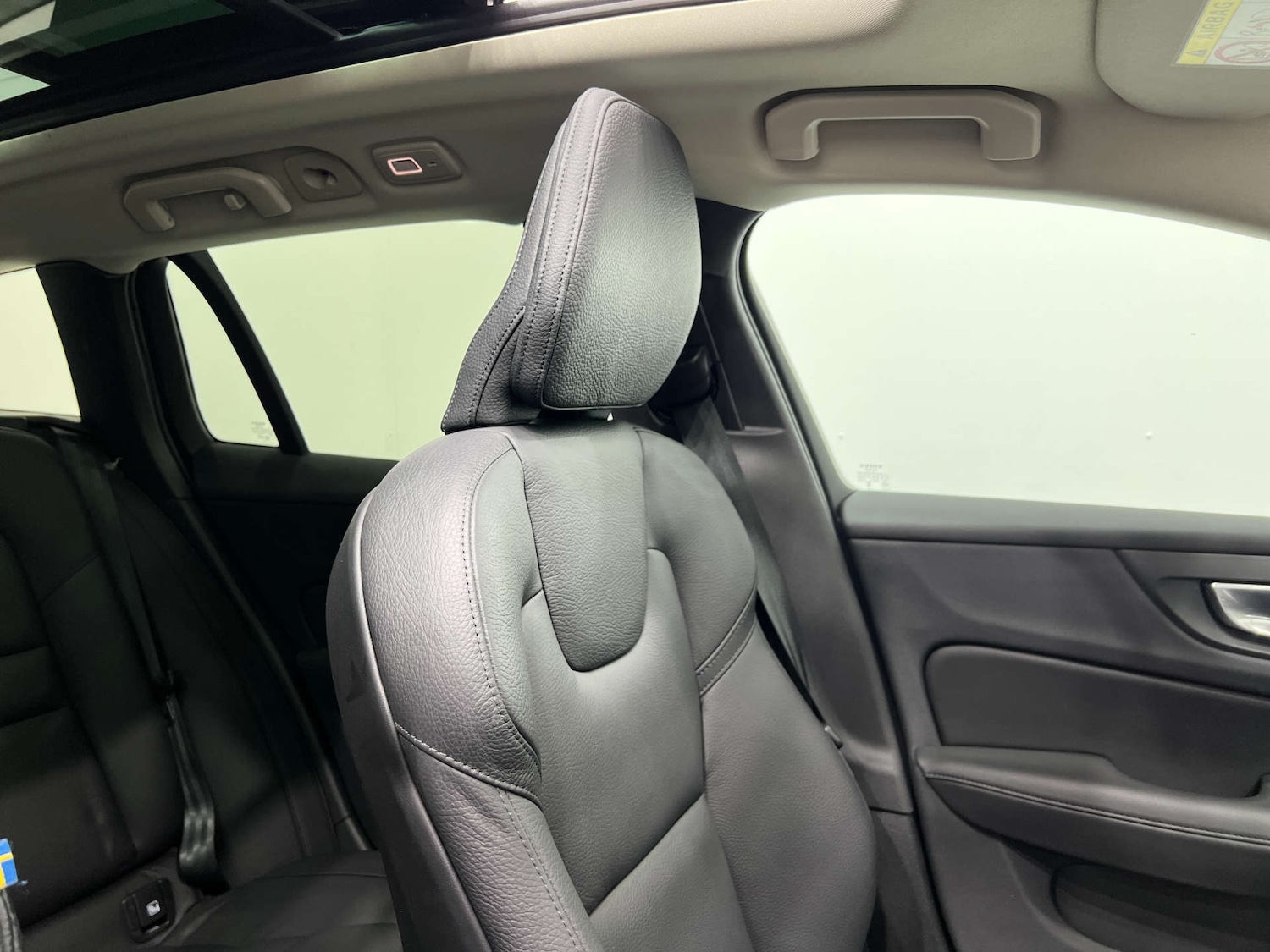 Used Volvo V60 2023 for sale - 76037418: Photo 38