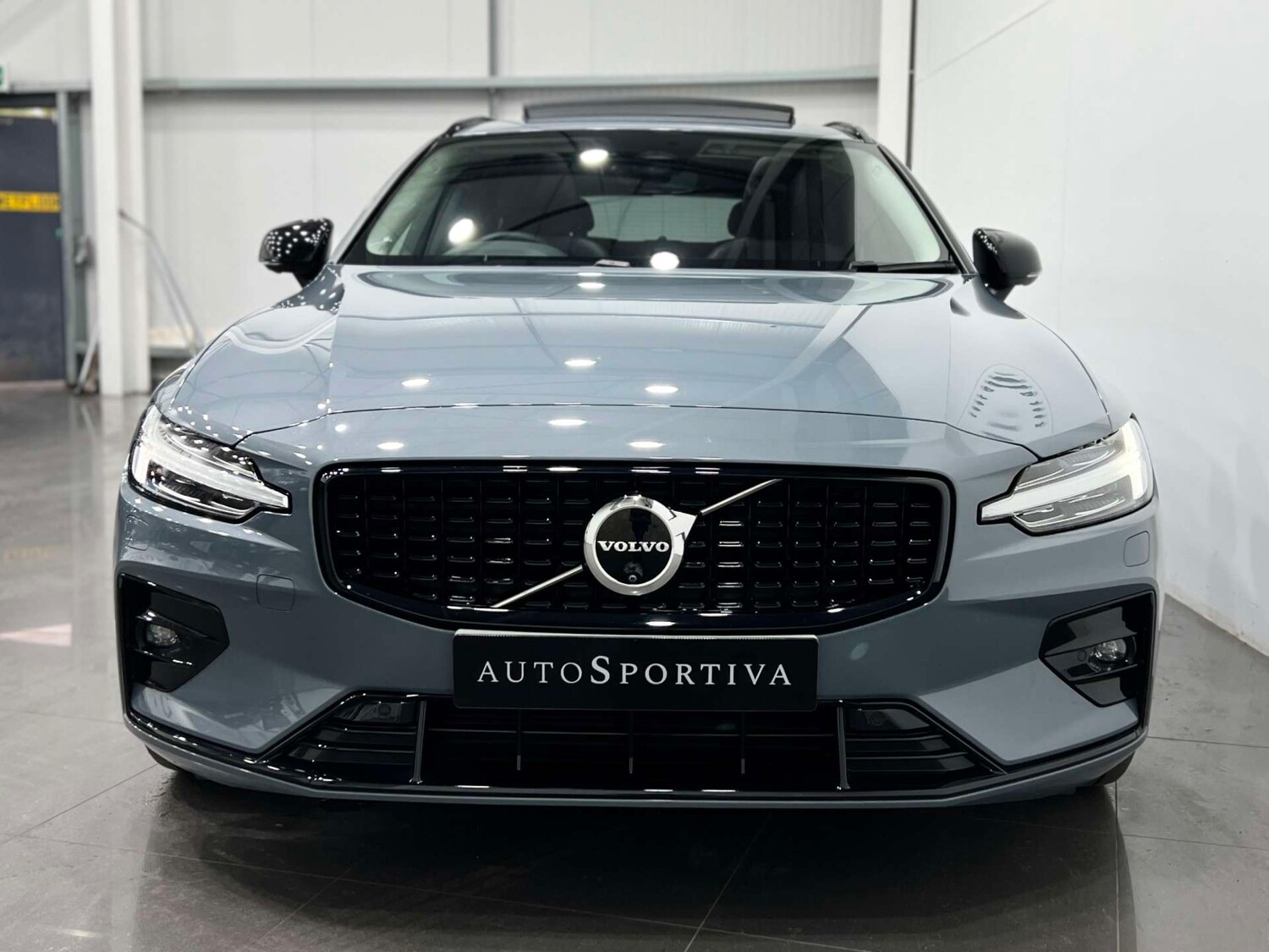 Used Volvo V60 2023 for sale - 76037418: Photo 8