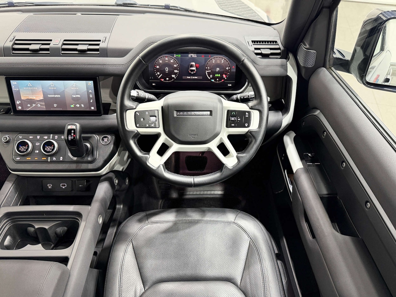 Used Land Rover Defender 2021 for sale - 78097425: Photo 2