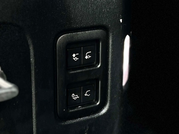 Used Land Rover Defender 2022 for sale - 76037419: Photo 22