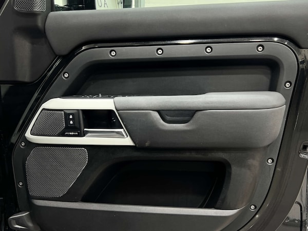 Used Land Rover Defender 2022 for sale - 76037419: Photo 25