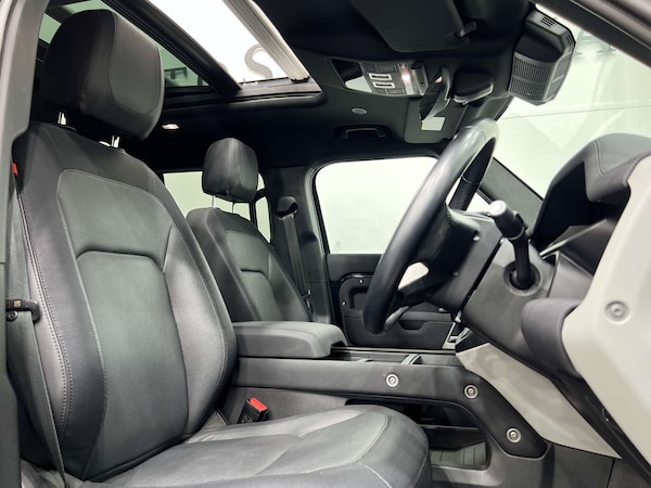 Used Land Rover Defender 2022 for sale - 76037419: Photo 2