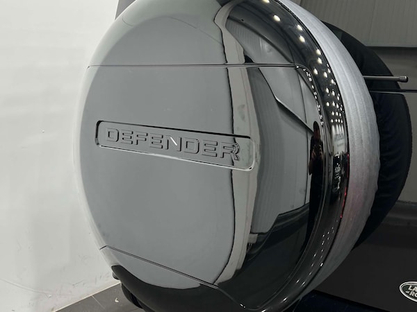 Used Land Rover Defender 2022 for sale - 76037419: Photo 30