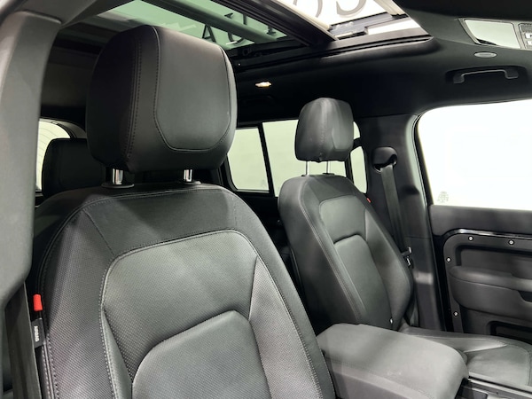 Used Land Rover Defender 2022 for sale - 76037419: Photo 32