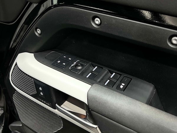 Used Land Rover Defender 2022 for sale - 76037419: Photo 38