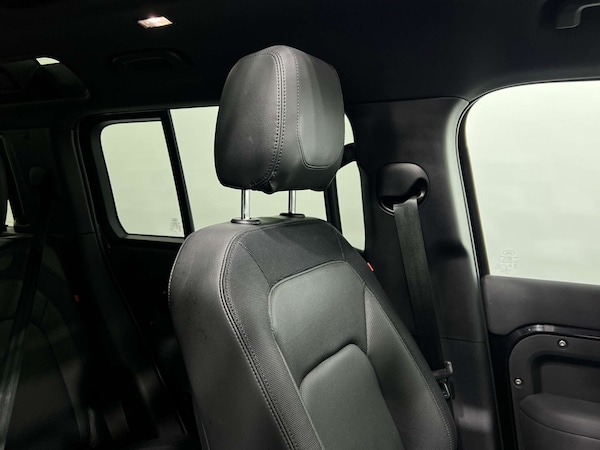 Used Land Rover Defender 2022 for sale - 76037419: Photo 47