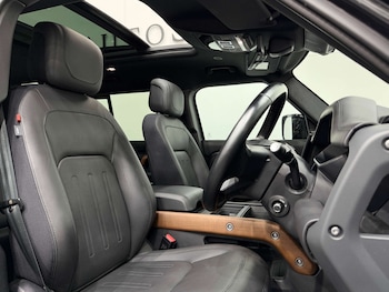 Used Land Rover Defender 2023 for sale - 79009961: Photo