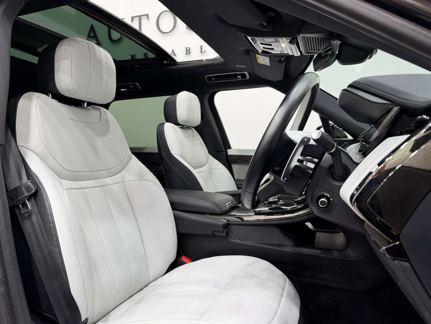 Used Land Rover Range Rover Sport 2023 for sale - 77989994: Photo 2