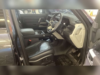 Used Land Rover Defender 2021 for sale - 75716842: Photo