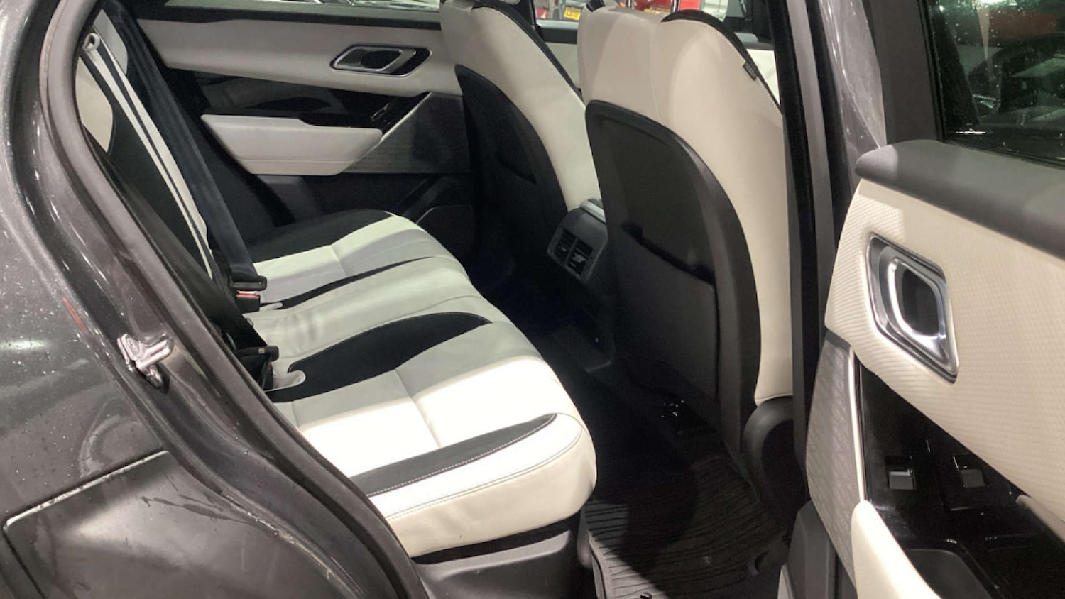 Used Land Rover Range Rover Velar 2022 for sale - 77833962: Photo 2