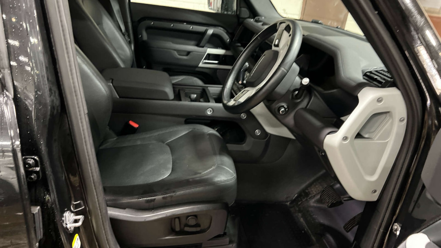 Used Land Rover Defender 2022 for sale - 77609382: Photo 2