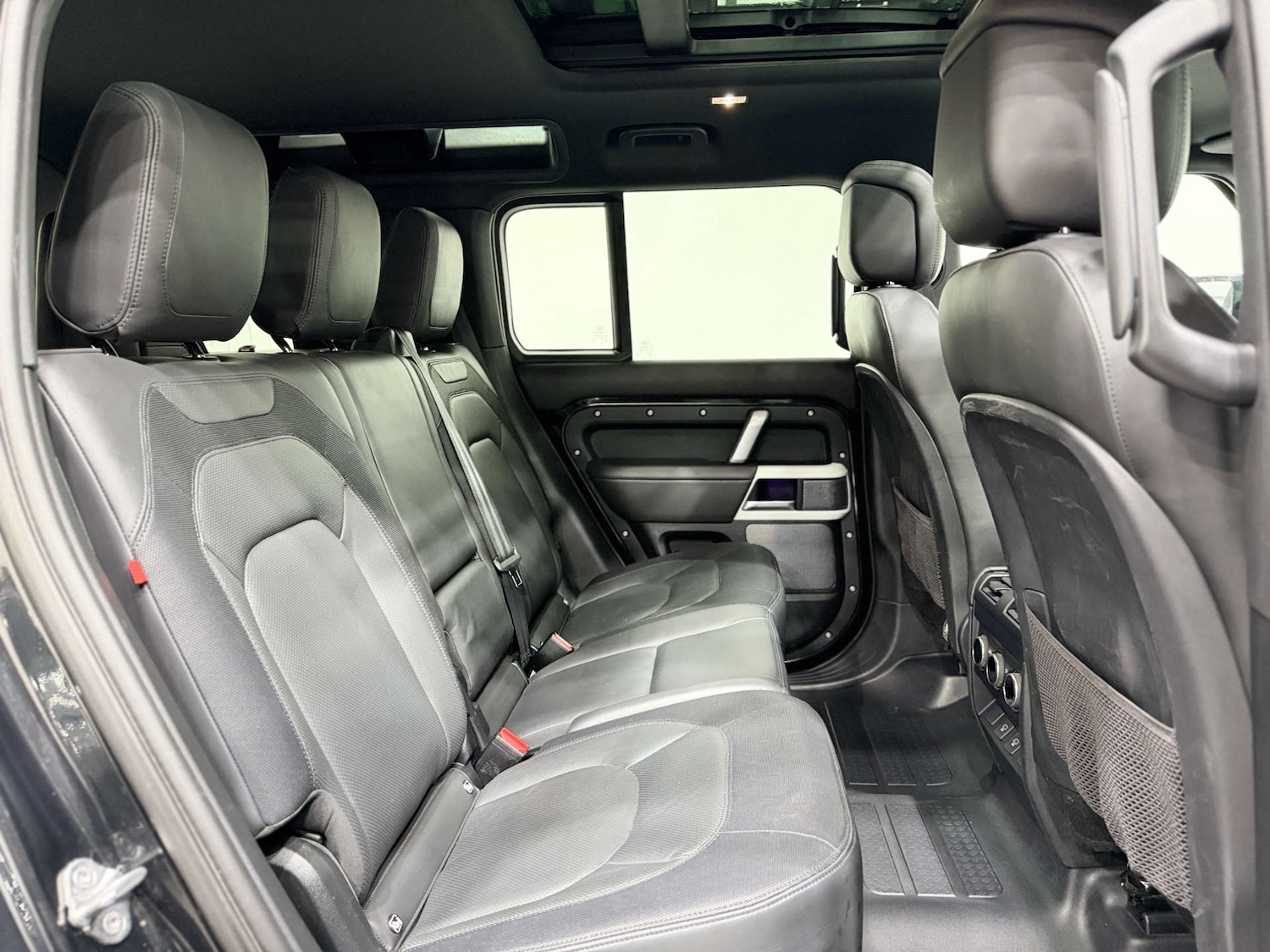 Used Land Rover Defender 2022 for sale - 76830078: Photo 17