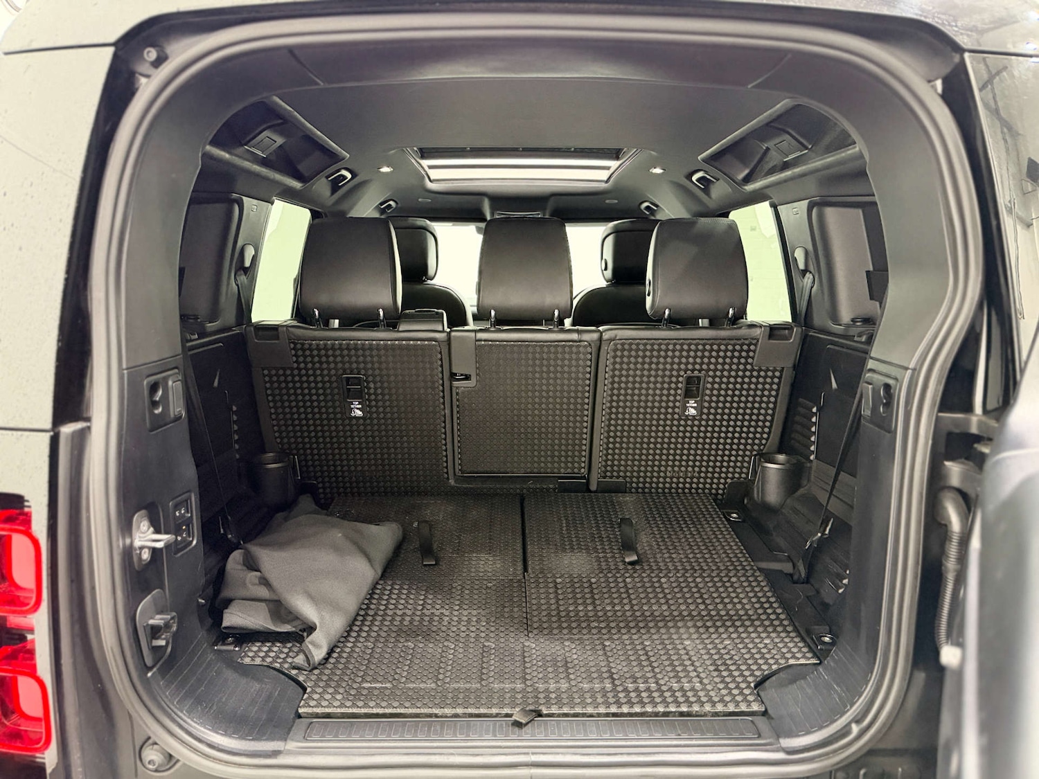 Used Land Rover Defender 2022 for sale - 76830078: Photo 21