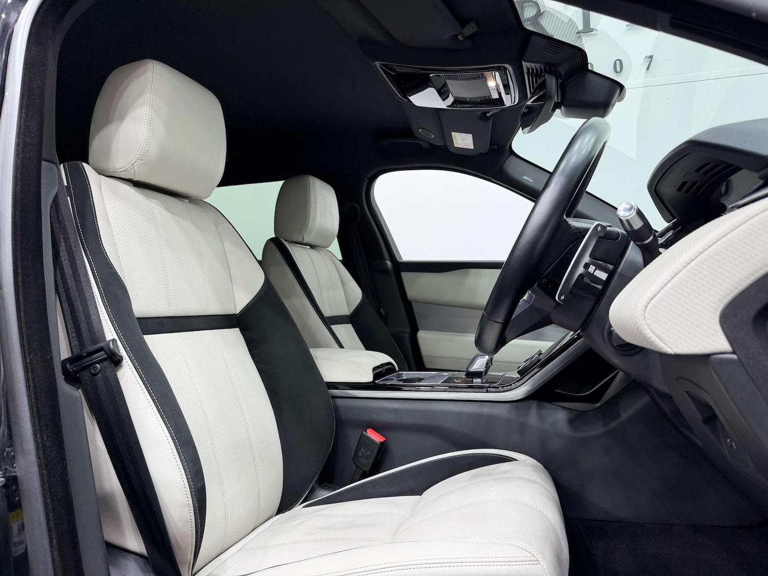 Used Land Rover Range Rover Velar 2022 for sale - 77833906: Photo 2