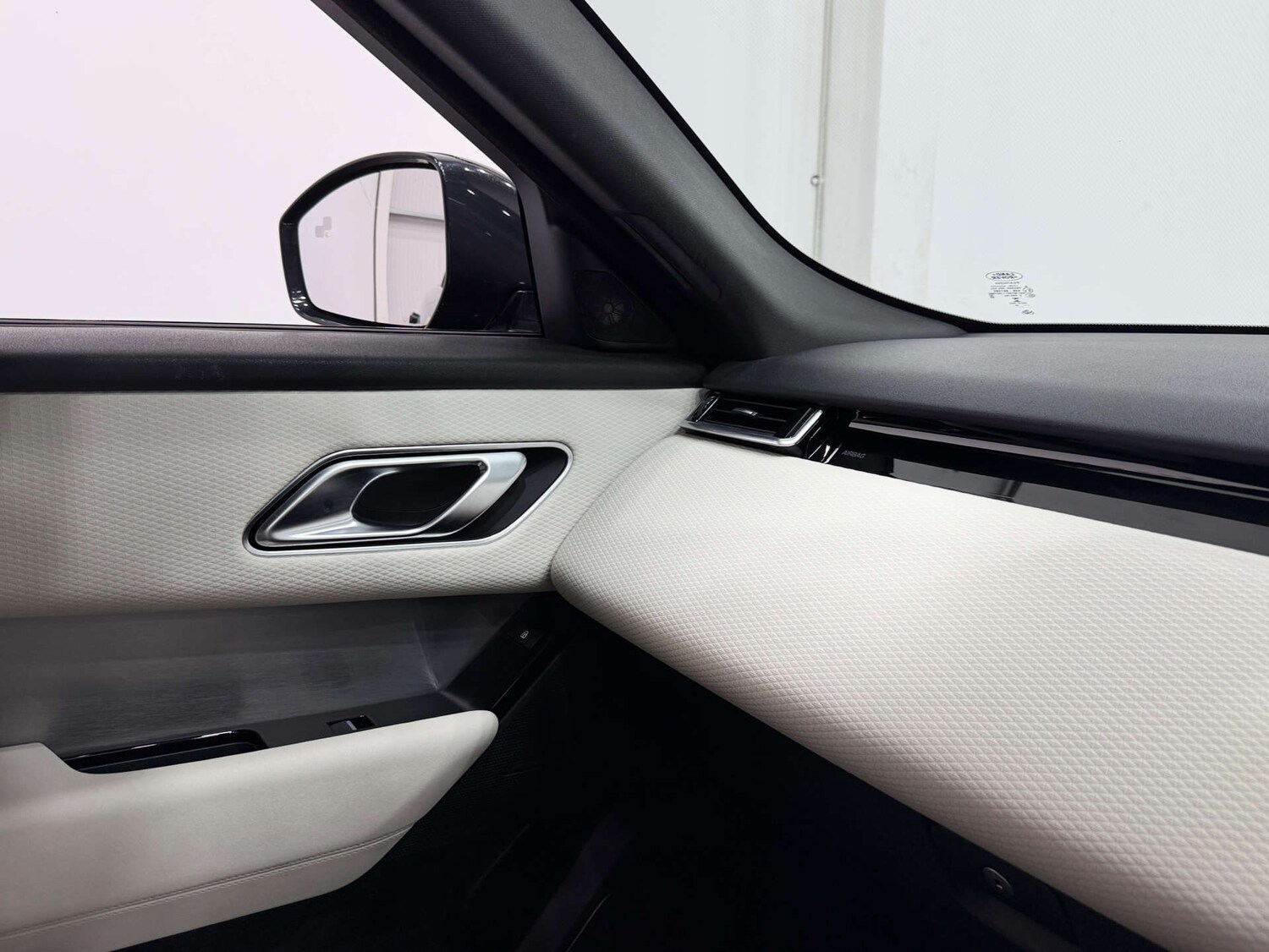 Used Land Rover Range Rover Velar 2022 for sale - 77833906: Photo 32