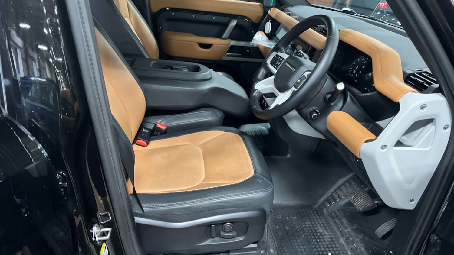 Used Land Rover Defender 2024 for sale - 78031080: Photo 2