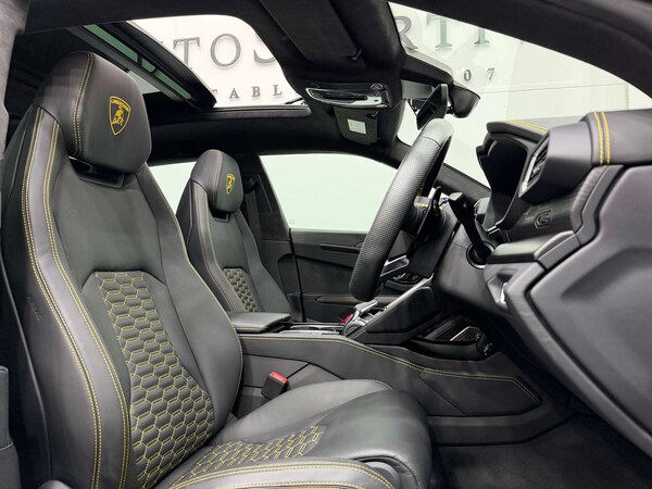 Used Lamborghini Urus 2023 for sale - 76330104: Photo 2