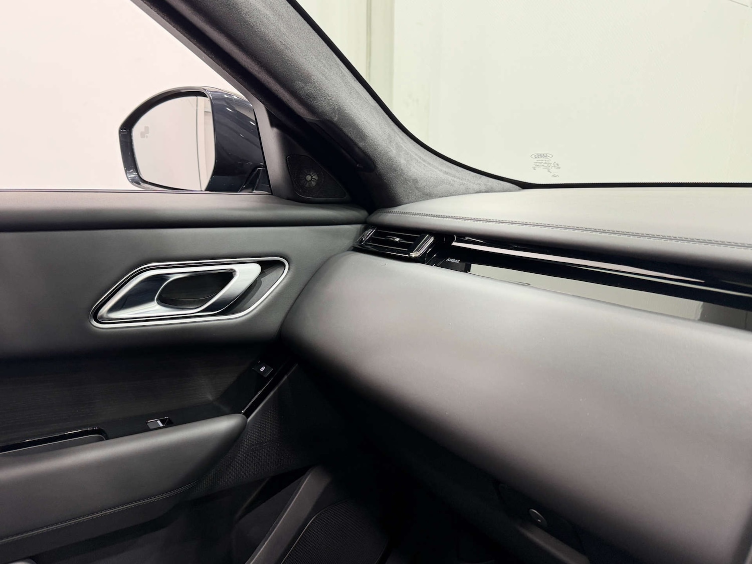 Used Land Rover Range Rover Velar 2025 for sale - 77833915: Photo 35