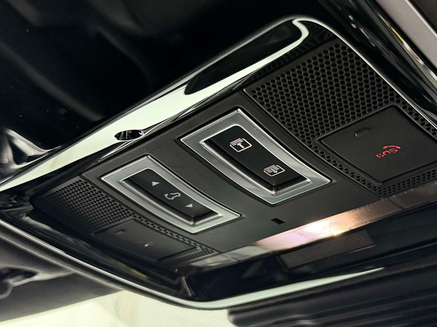 Used Land Rover Range Rover Velar 2025 for sale - 77833915: Photo 40