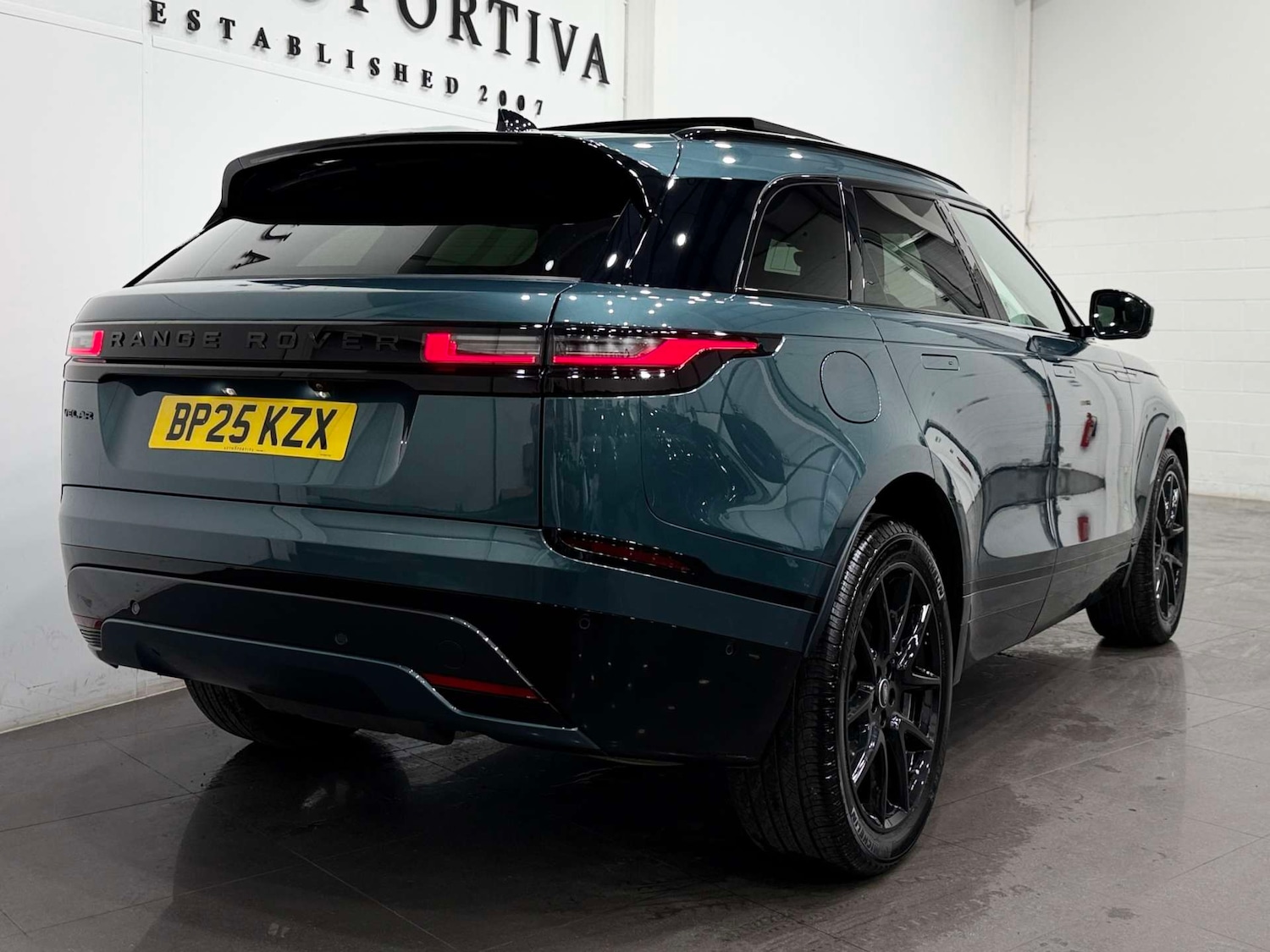 Used Land Rover Range Rover Velar 2025 for sale - 77833915: Photo 6