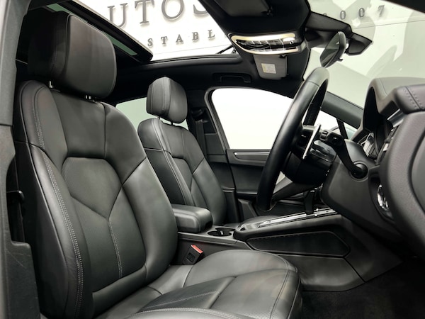 Used Porsche Macan 2021 for sale - 75585876: Photo 2