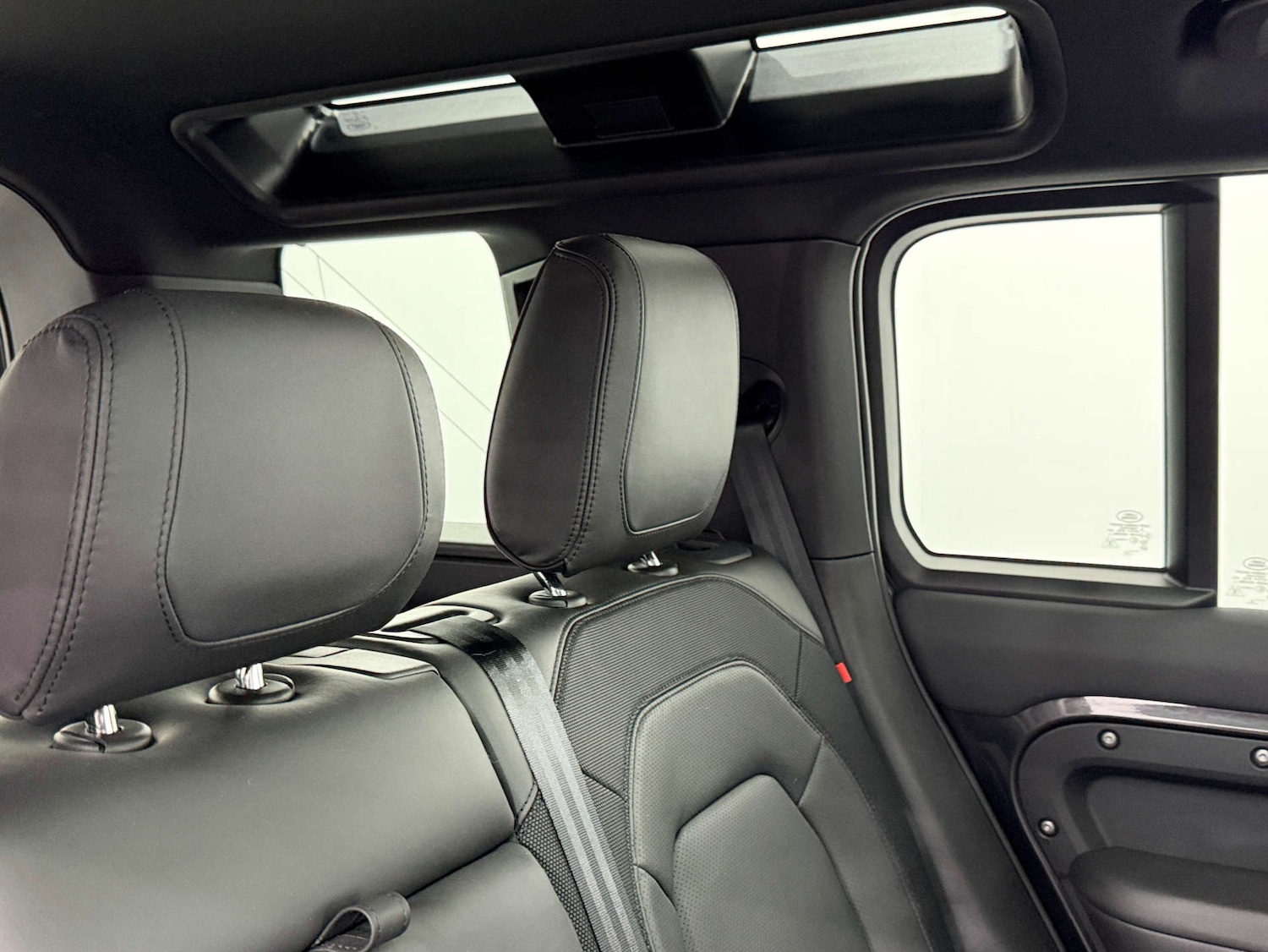 Used Land Rover Defender 2023 for sale - 77833950: Photo 17