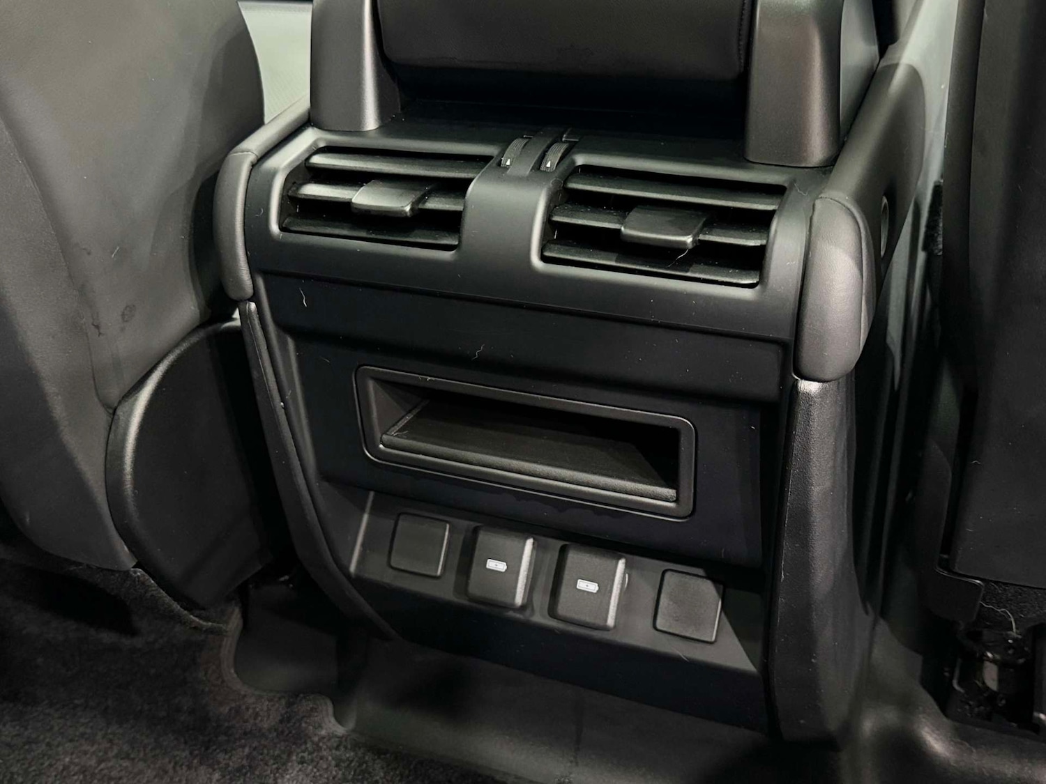 Used Land Rover Defender 2023 for sale - 77833950: Photo 18