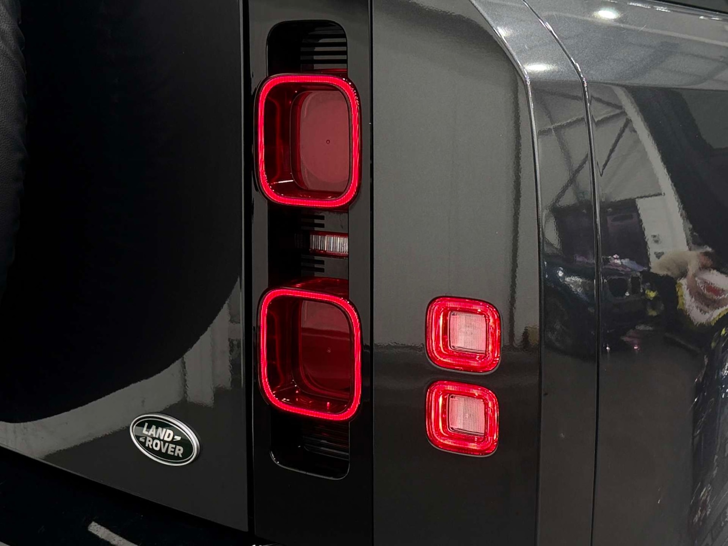 Used Land Rover Defender 2023 for sale - 77833950: Photo 30