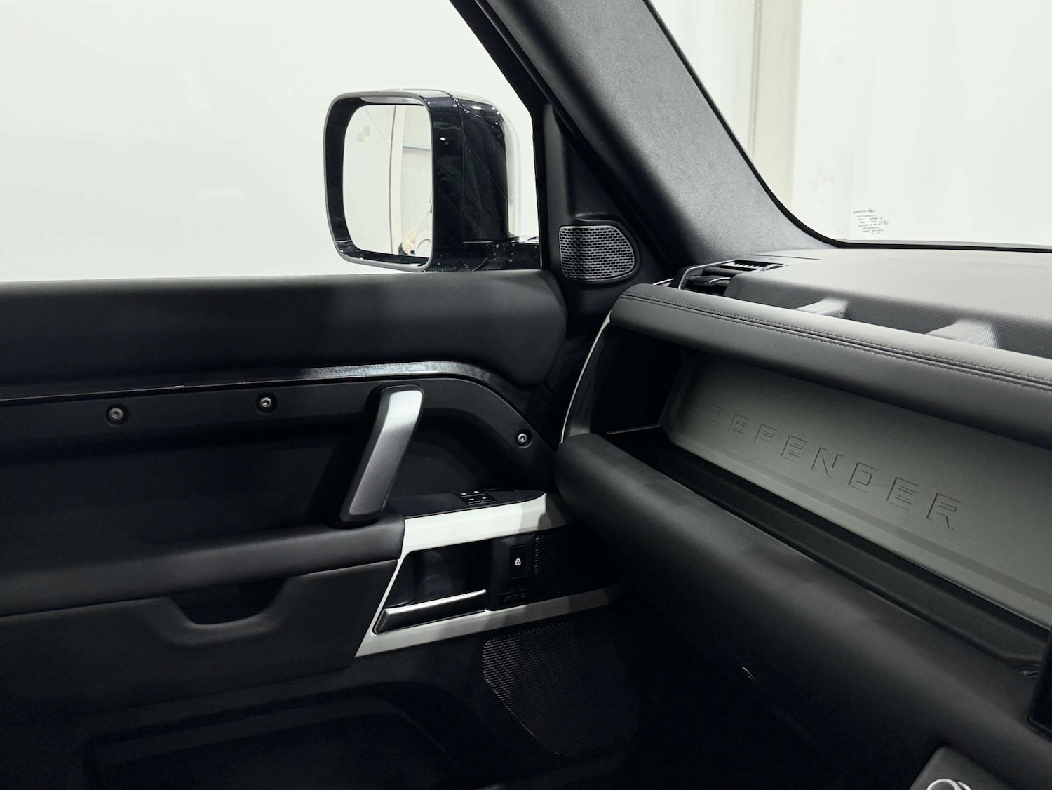 Used Land Rover Defender 2023 for sale - 77833950: Photo 37