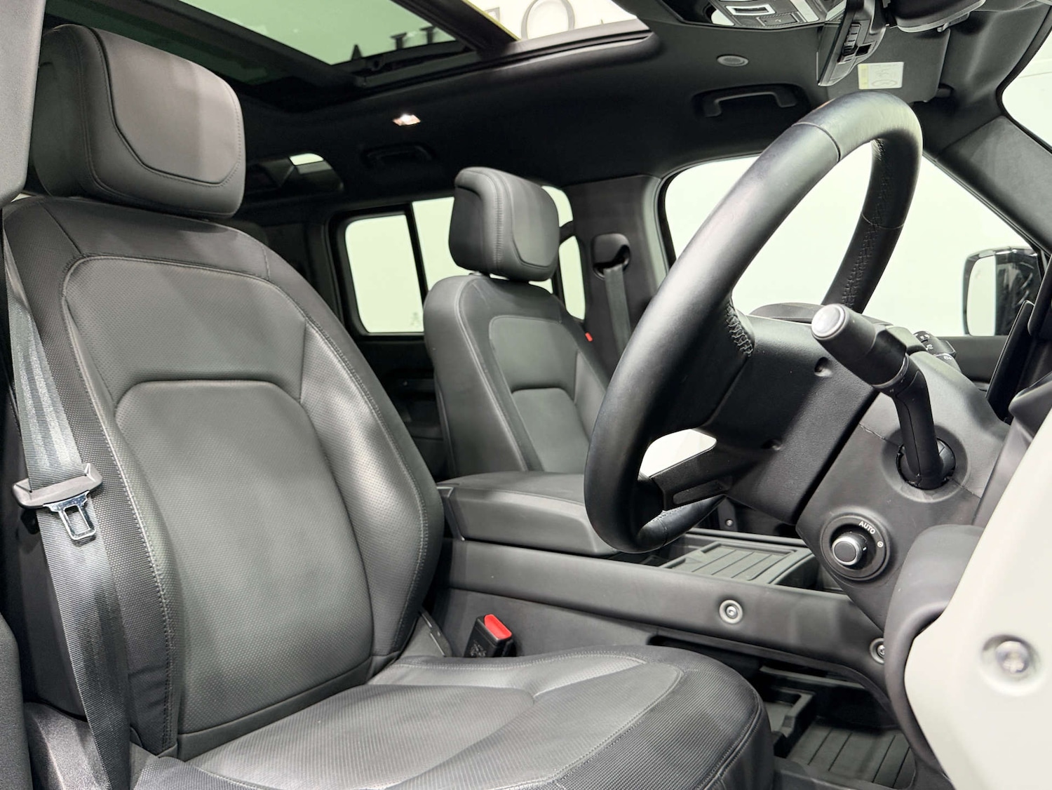 Used Land Rover Defender 2023 for sale - 77833950: Photo 4