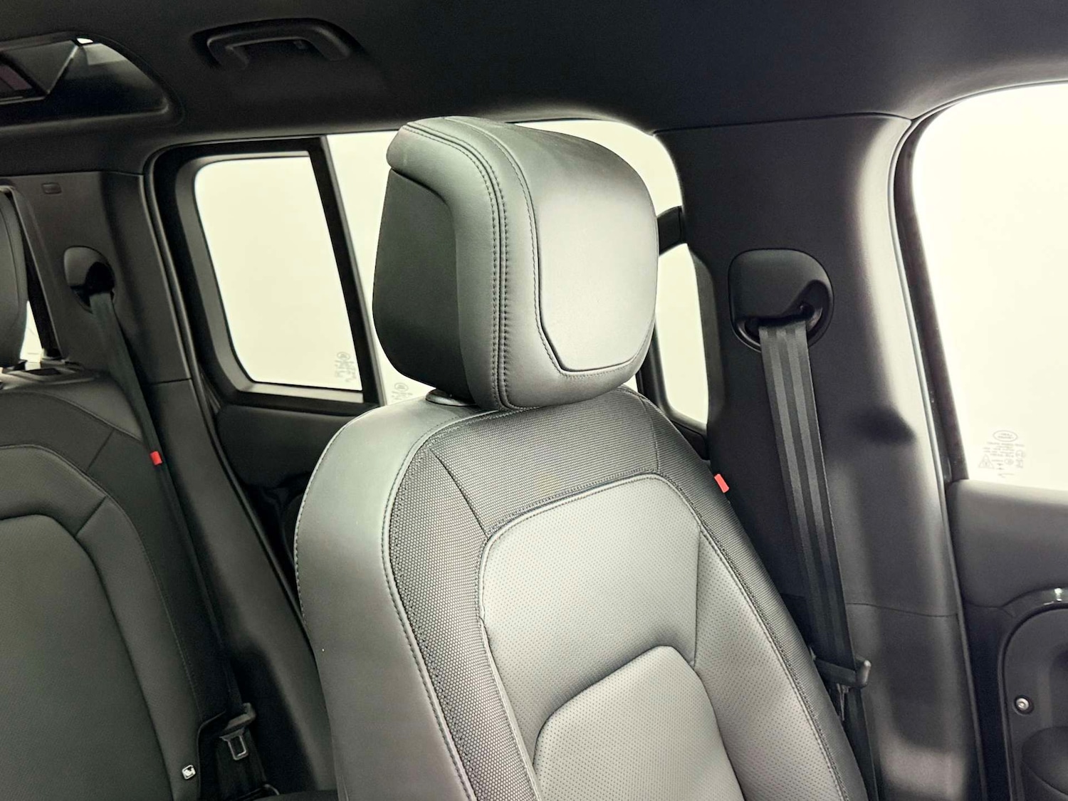 Used Land Rover Defender 2023 for sale - 77833950: Photo 40