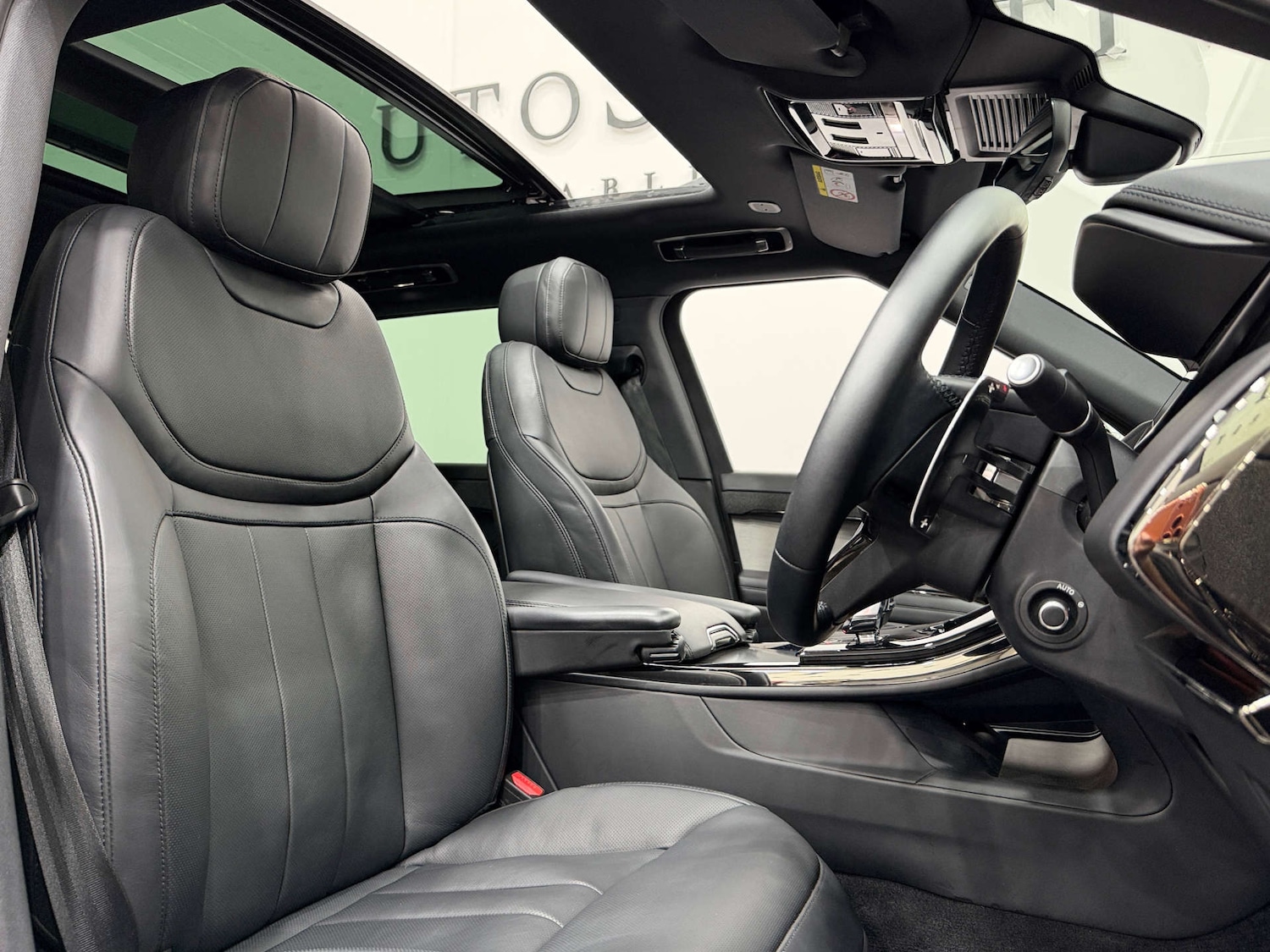 Used Land Rover Range Rover Sport 2024 for sale - 76735797: Photo 2