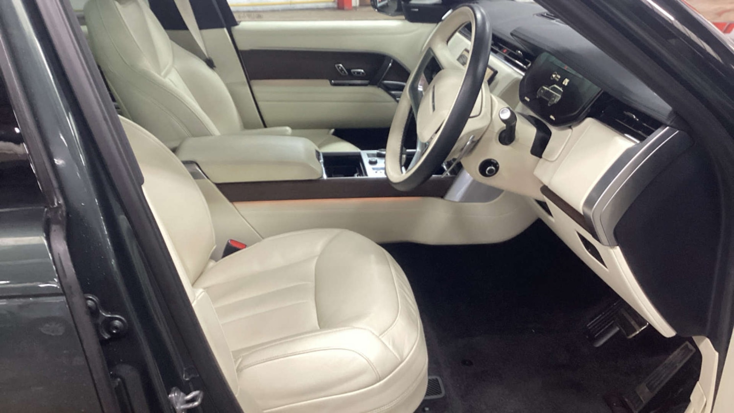 Used Land Rover Range Rover 2023 for sale - 77618898: Photo 2