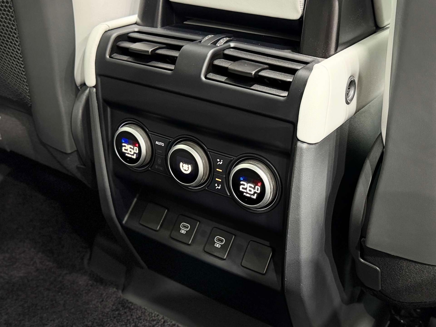 Used Land Rover Defender 2024 for sale - 77833927: Photo 16