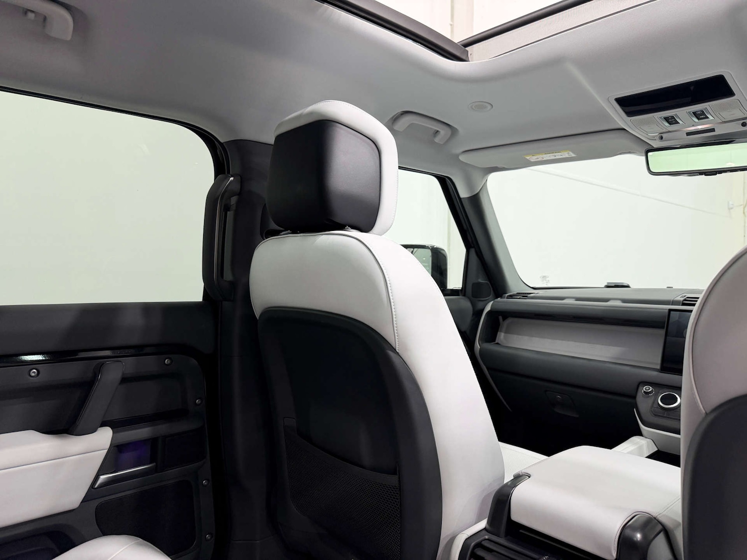 Used Land Rover Defender 2024 for sale - 77833927: Photo 18