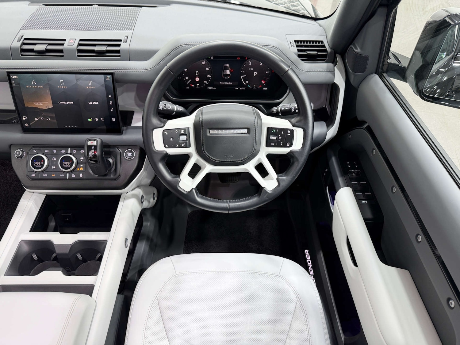 Used Land Rover Defender 2024 for sale - 77833927: Photo 22