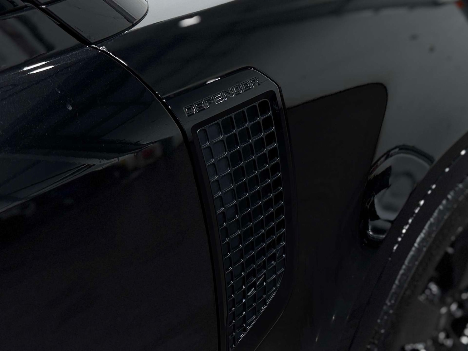 Used Land Rover Defender 2024 for sale - 77833927: Photo 32