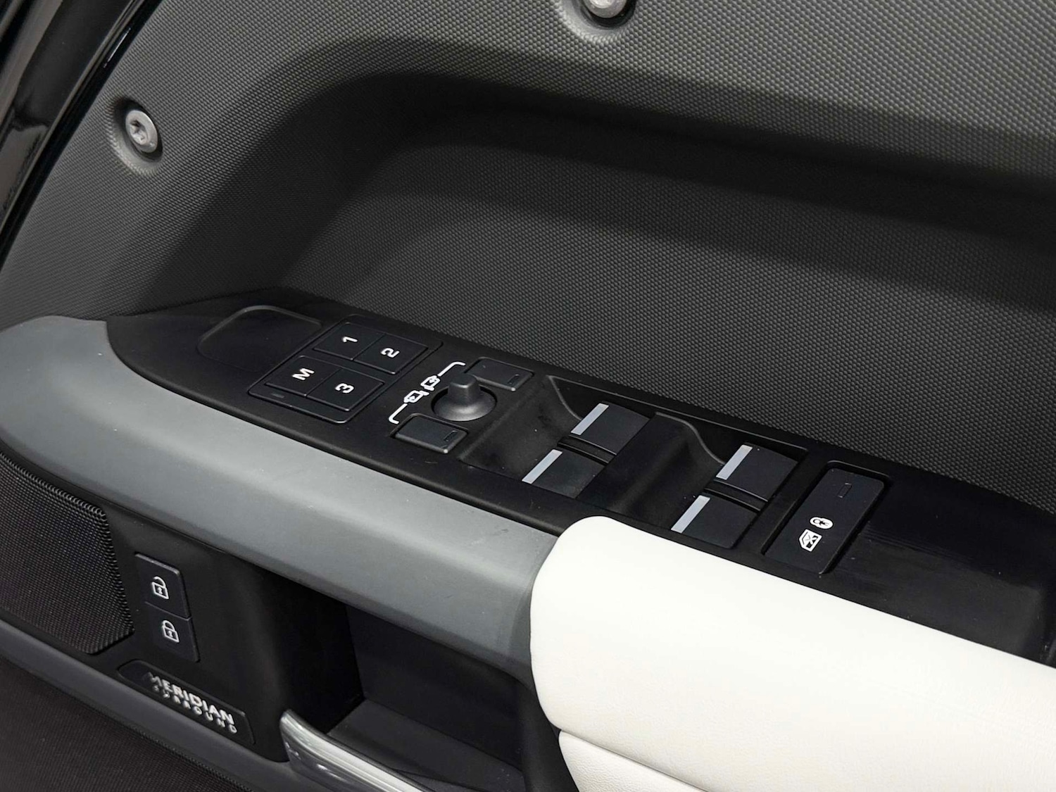 Used Land Rover Defender 2024 for sale - 77833927: Photo 40