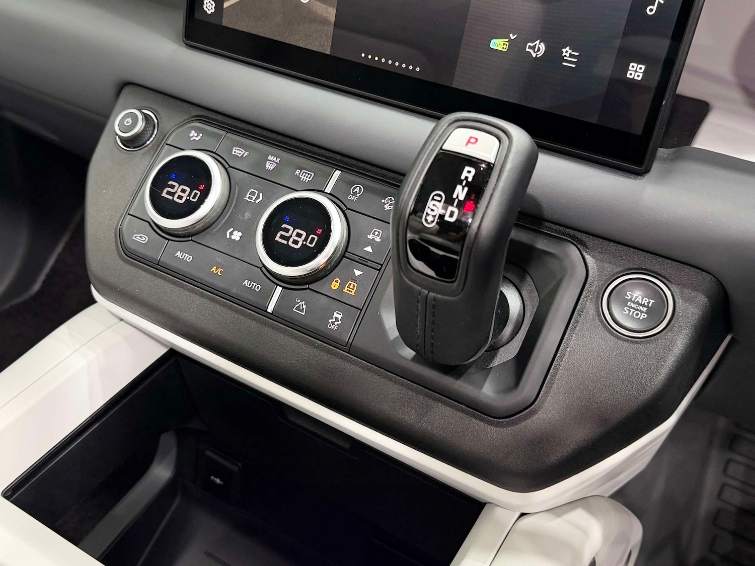 Used Land Rover Defender 2024 for sale - 77833927: Photo 50